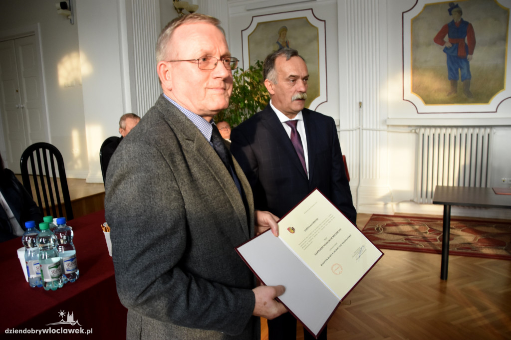 Radni powiatu odebrali nominacje