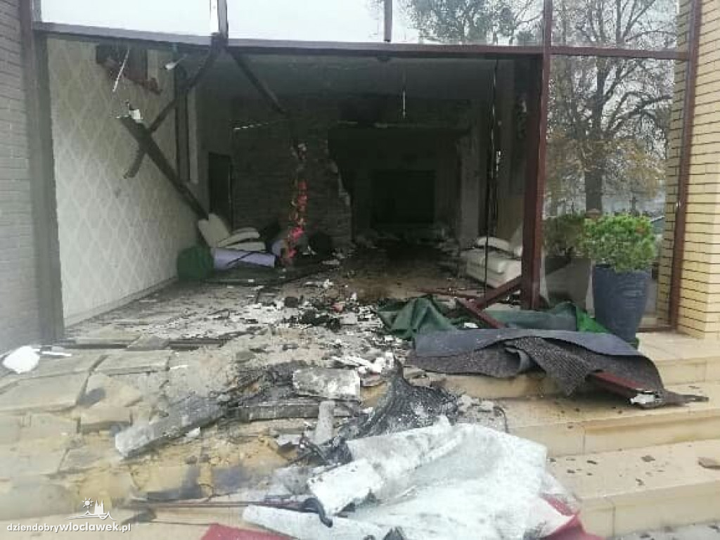 Wjechał w budynek sali weselnej