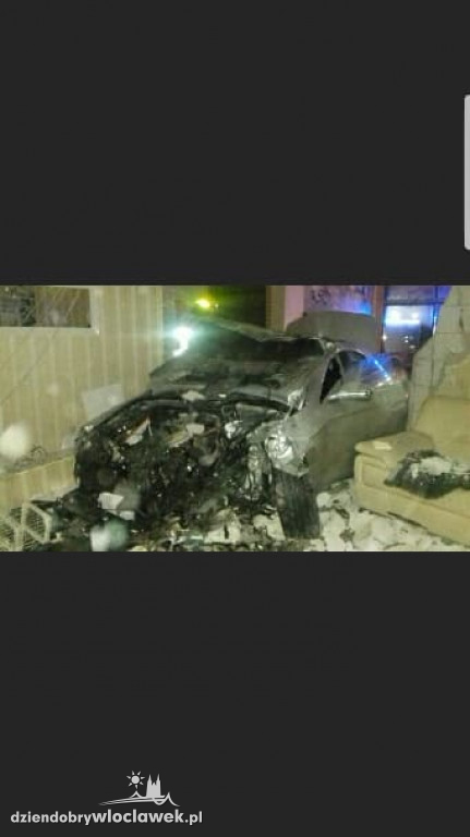 Wjechał w budynek sali weselnej