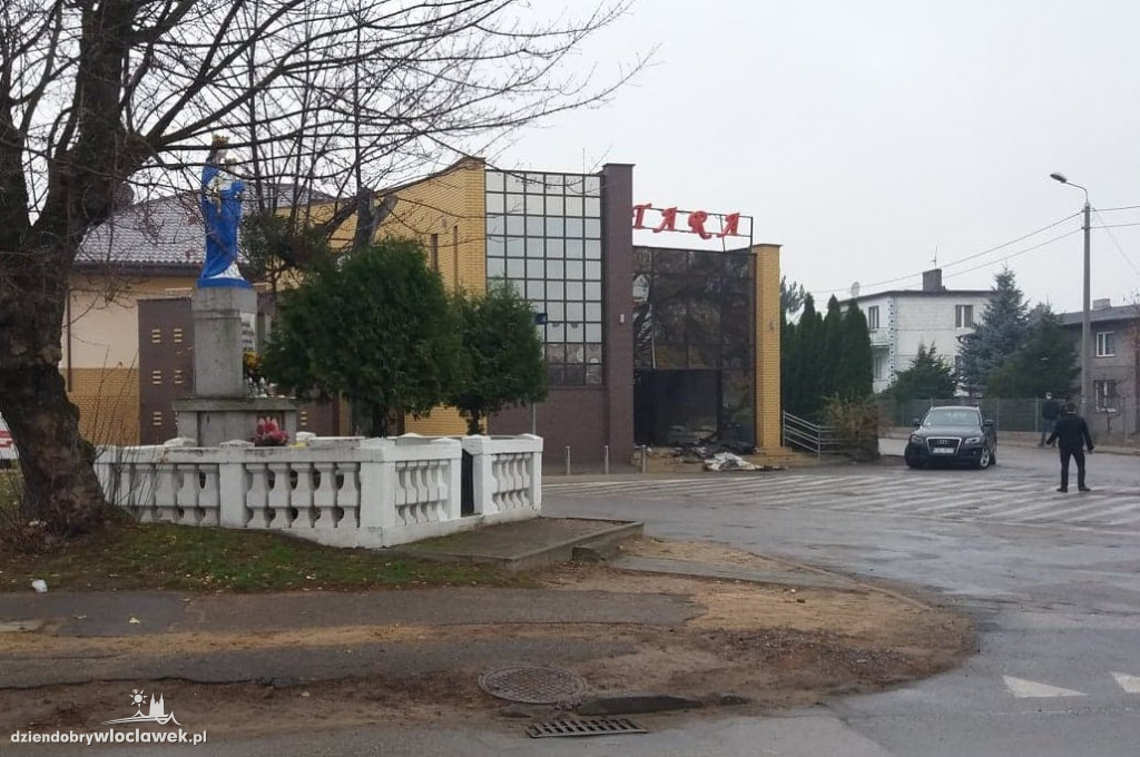 Wjechał w budynek sali weselnej