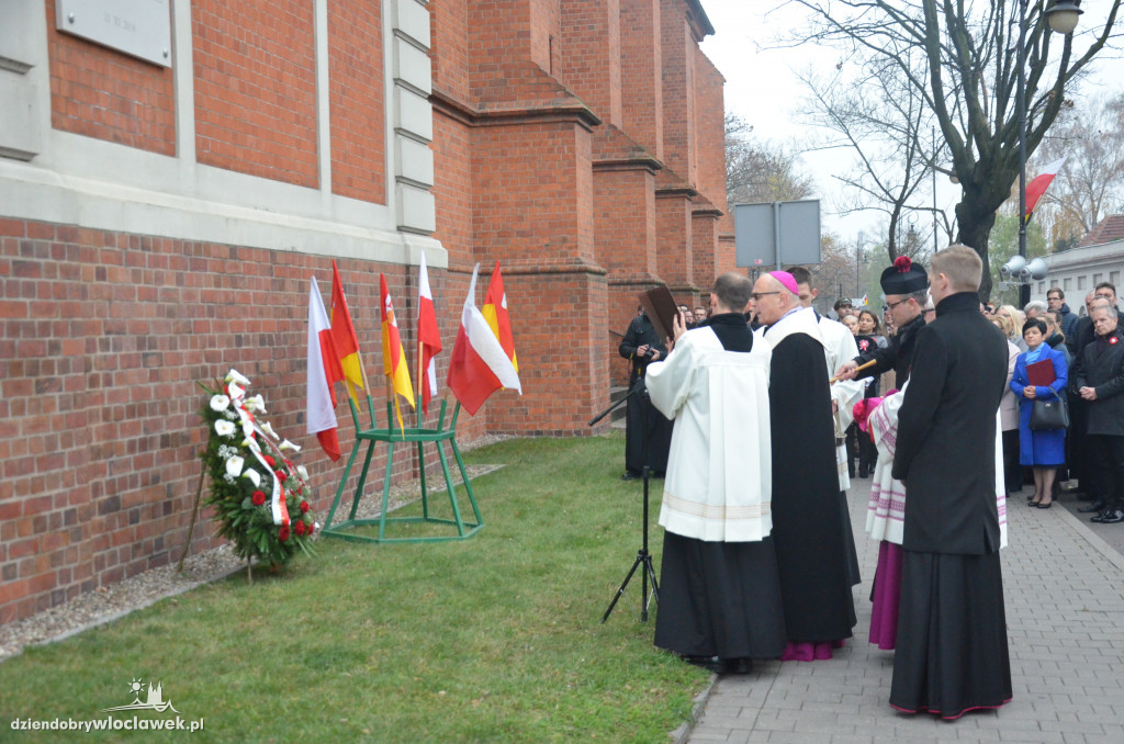 Poświęcenie tablicy przy Katedrze