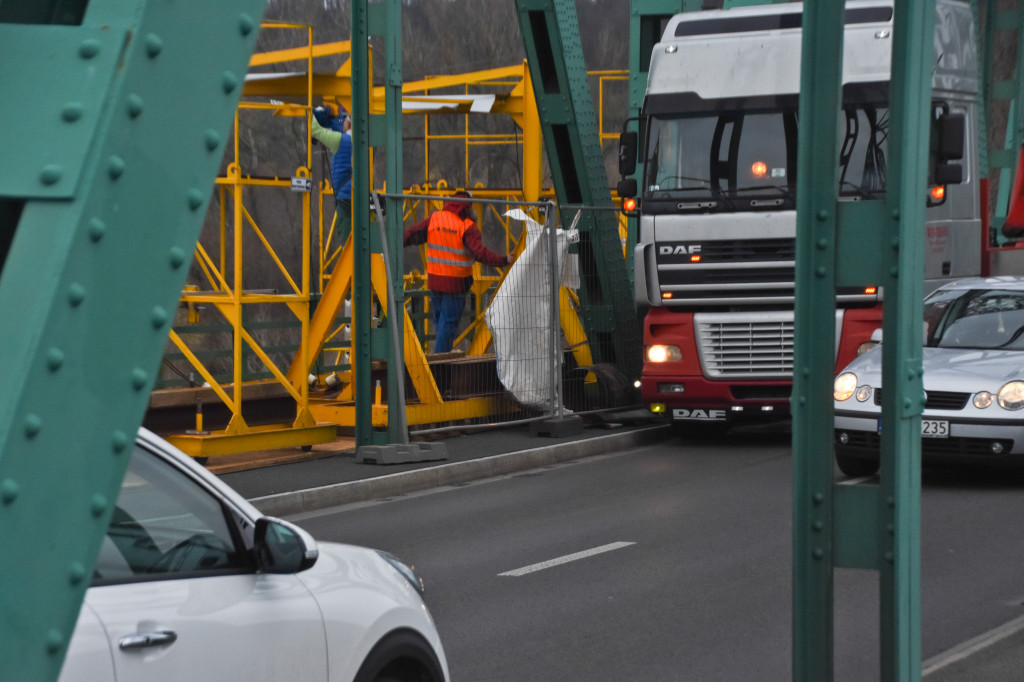 Wodociągi prowadzą prace na moście