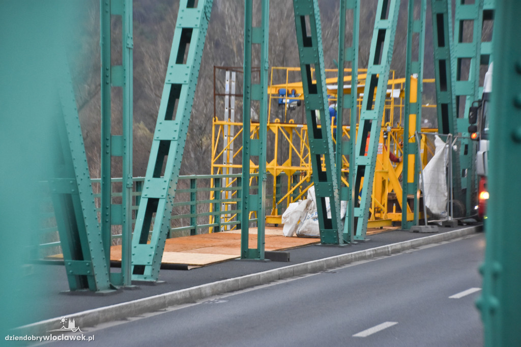Wodociągi prowadzą prace na moście