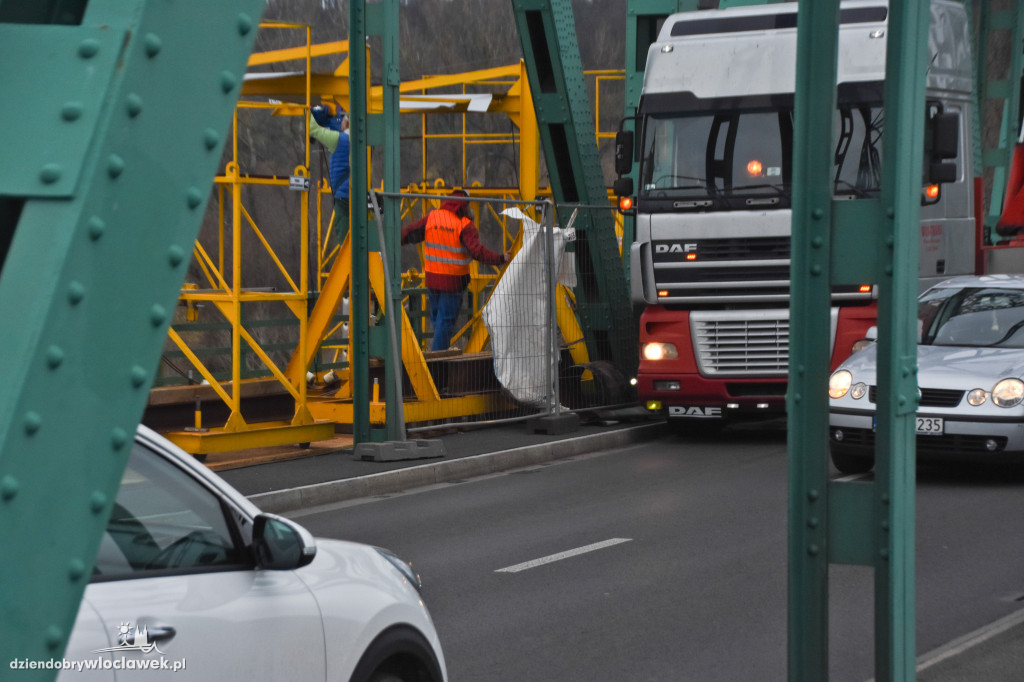 Wodociągi prowadzą prace na moście