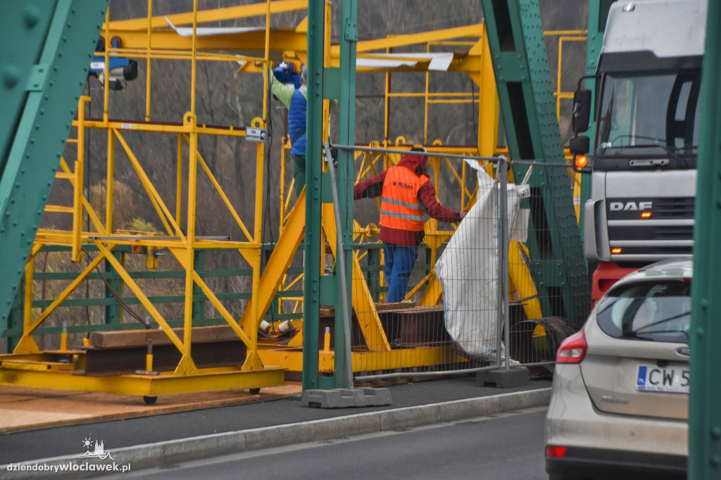 Wodociągi prowadzą prace na moście