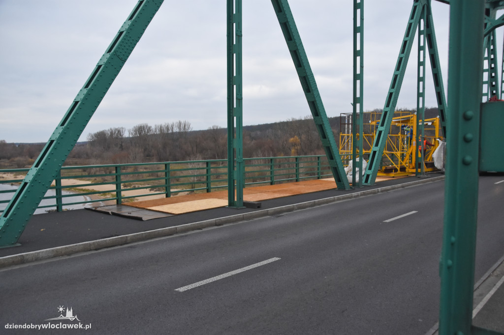 Wodociągi prowadzą prace na moście