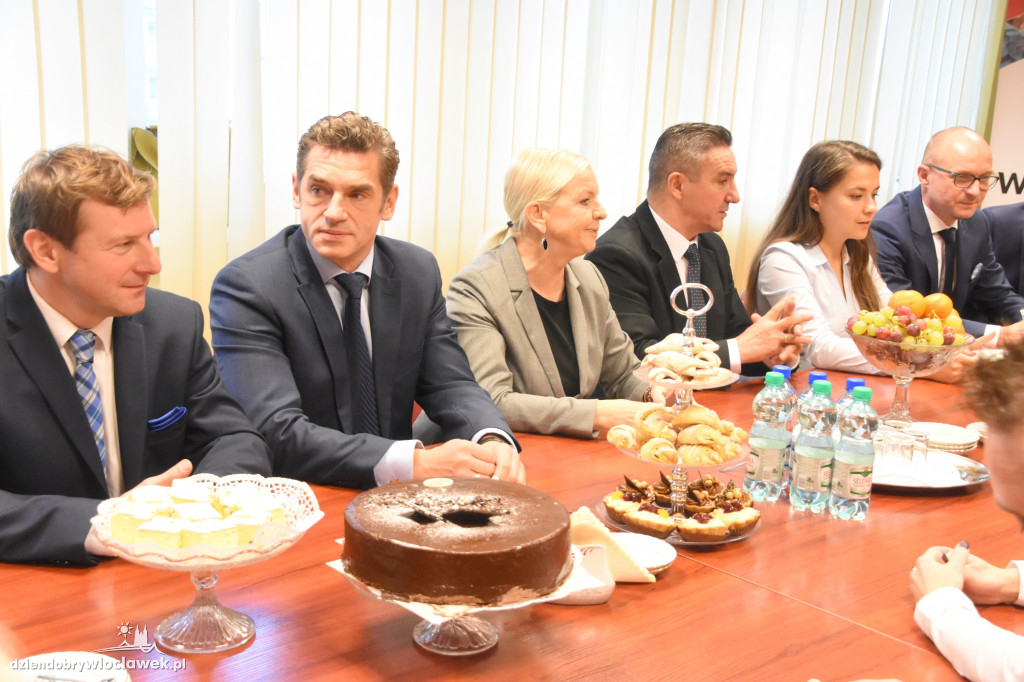 A po sesji inauguracyjnej... tort