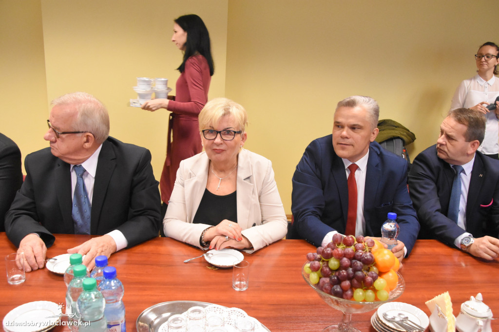 A po sesji inauguracyjnej... tort