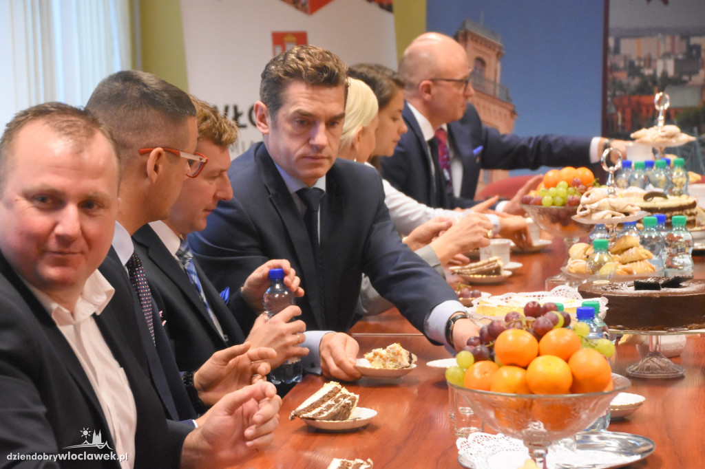 A po sesji inauguracyjnej... tort