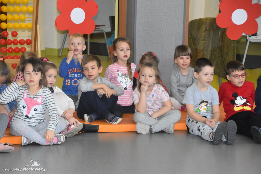 Czytanie bajek w Przedszkolu nr 30