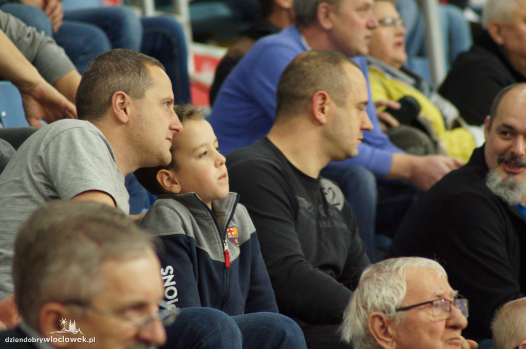 Kibice na meczu Anwil Le Mans
