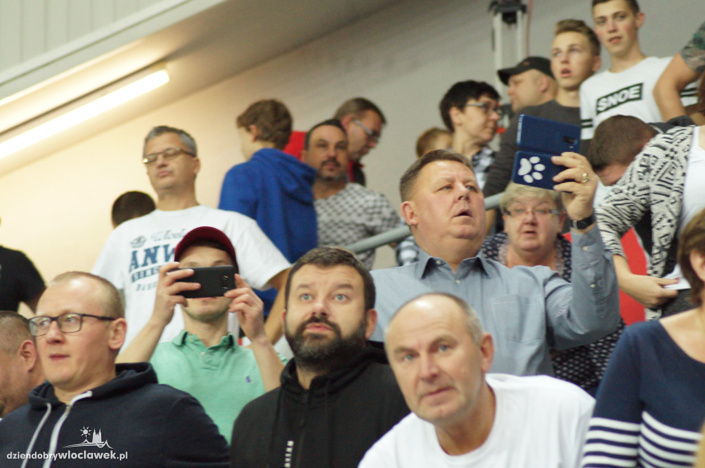 Kibice na meczu Anwil Le Mans