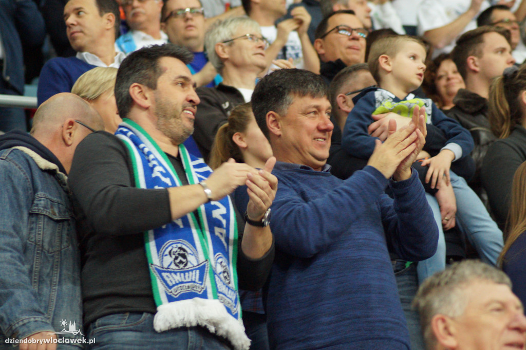 Kibice na meczu Anwil Le Mans