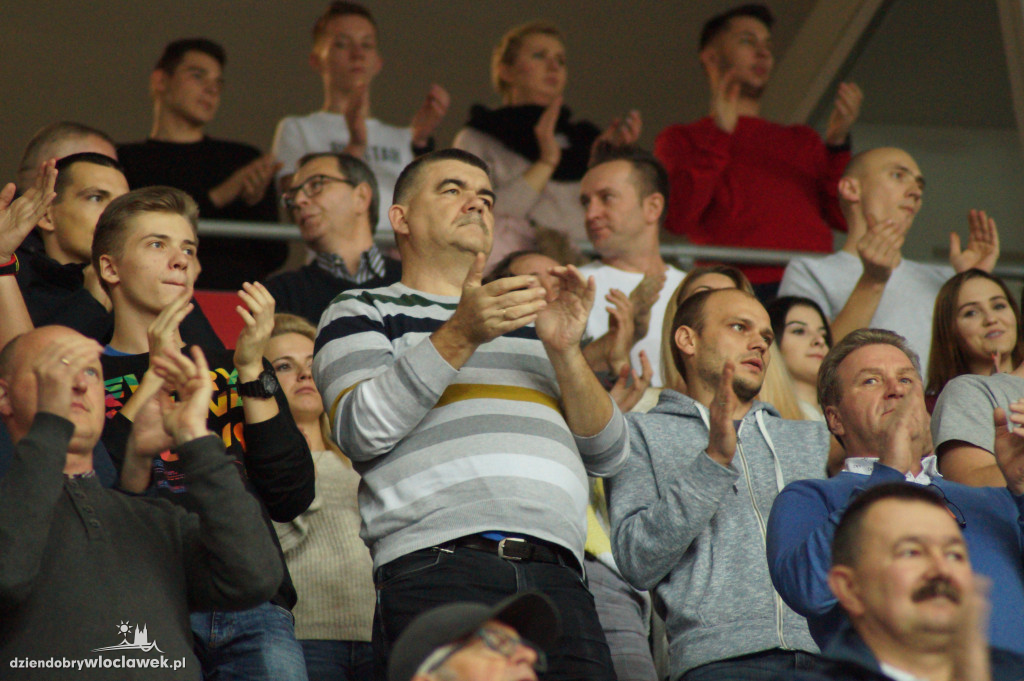 Kibice na meczu Anwil Le Mans