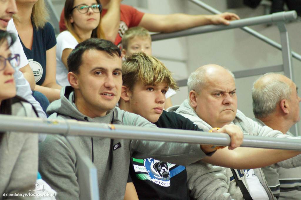Kibice na meczu Anwil Le Mans
