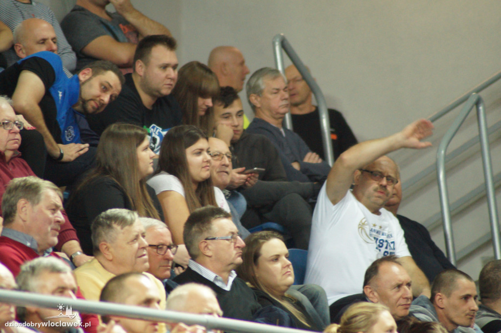 Kibice na meczu Anwil Le Mans