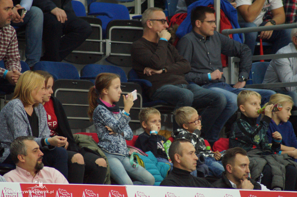 Kibice na meczu Anwil Le Mans