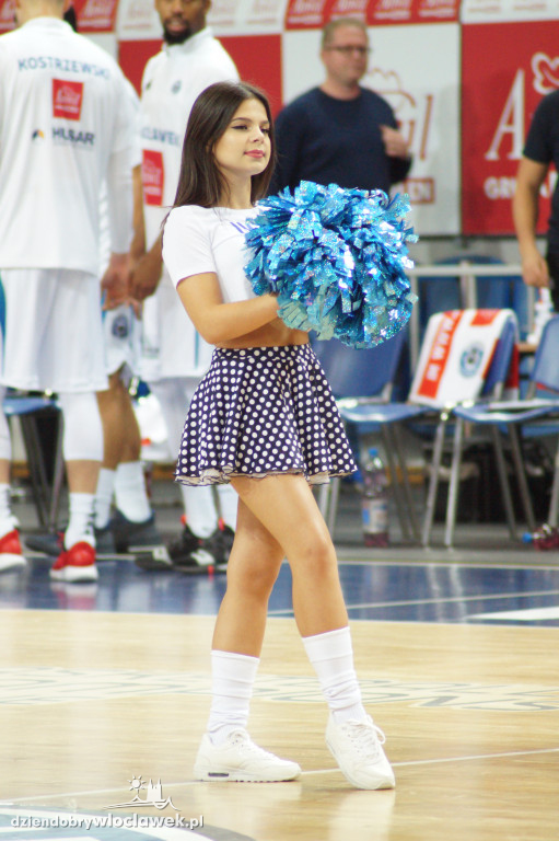 Cheerleaders na meczu z Le Mans
