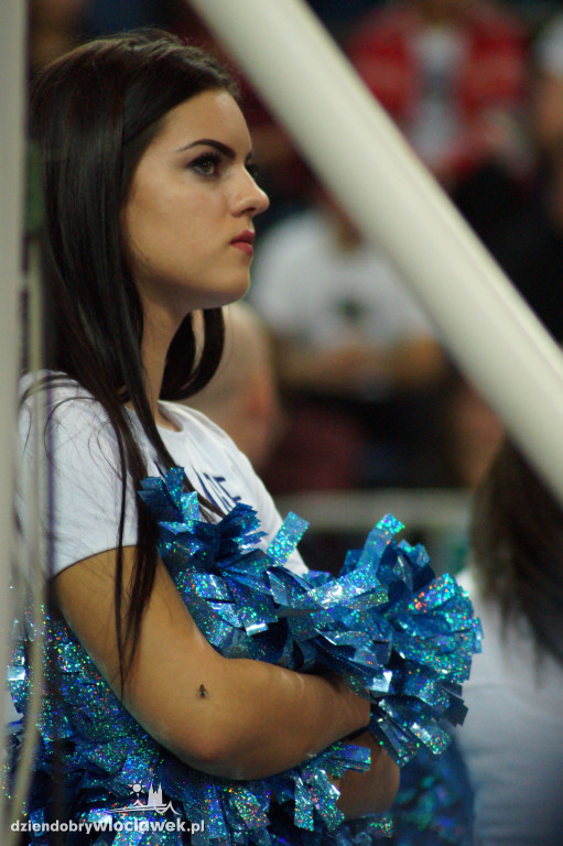 Cheerleaders na meczu z Le Mans