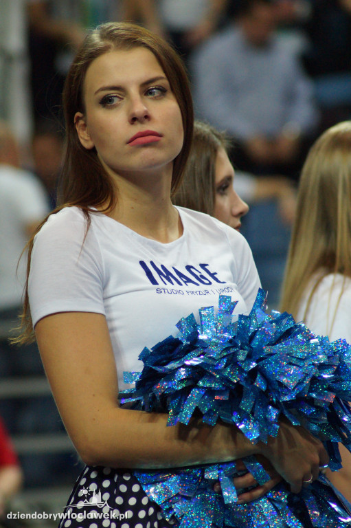 Cheerleaders na meczu z Le Mans