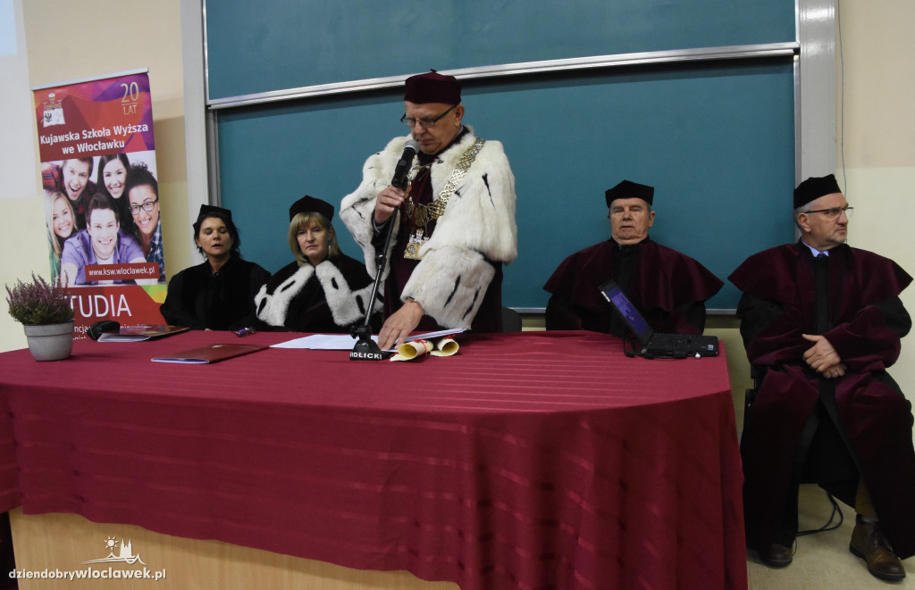 Rozdanie dyplomów studentów KSW