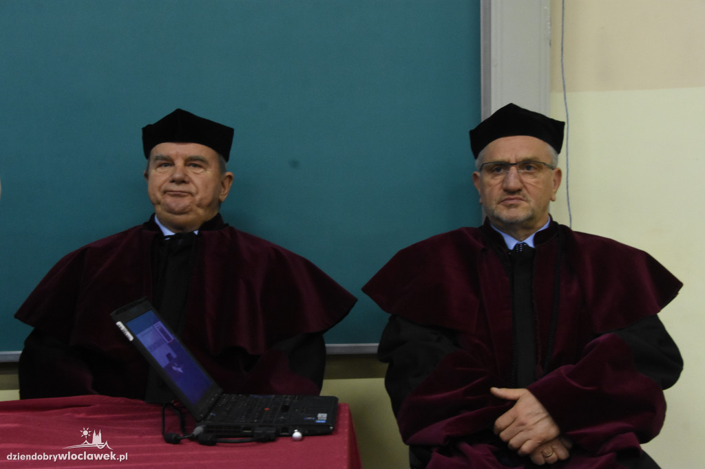 Rozdanie dyplomów studentów KSW