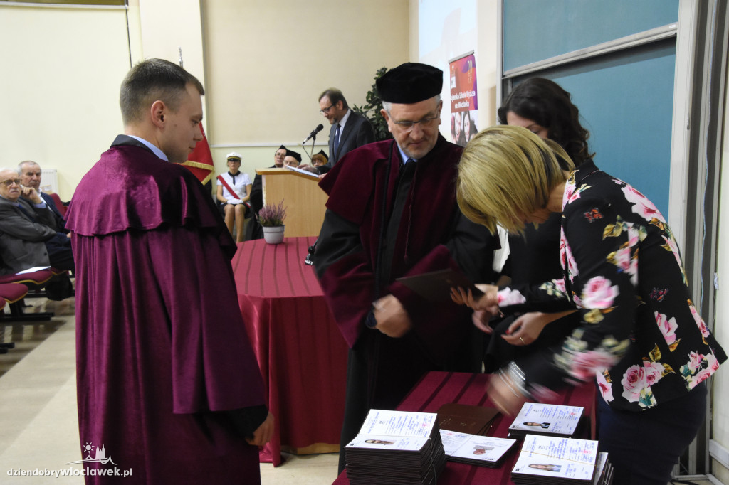 Rozdanie dyplomów studentów KSW