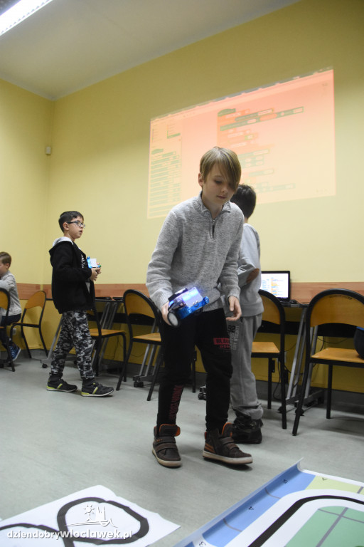 Dzieciaki programują roboty