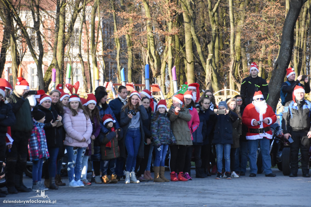 Motocykliści z wizytą w Domu Dziecka