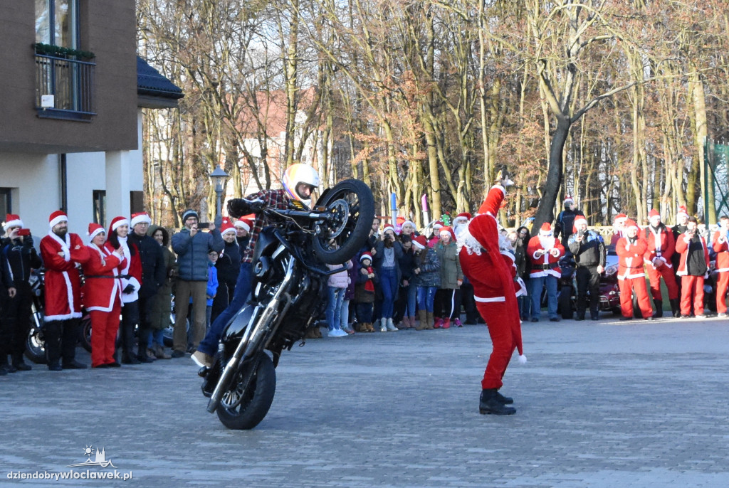 Motocykliści z wizytą w Domu Dziecka