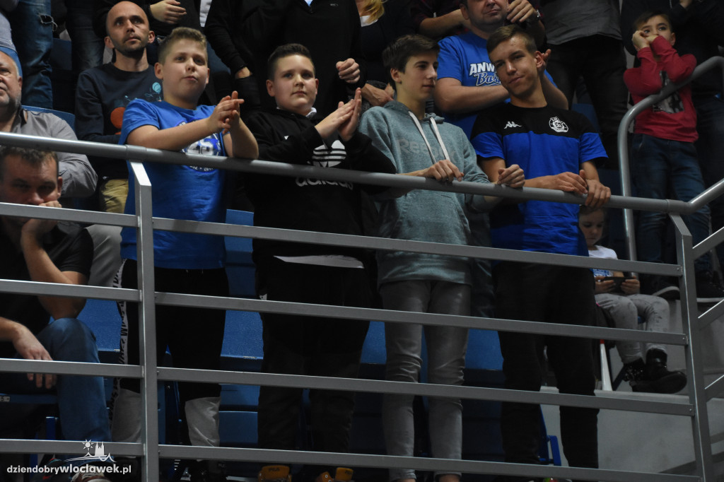Kibice na meczu Anwilu z BK Ventspils