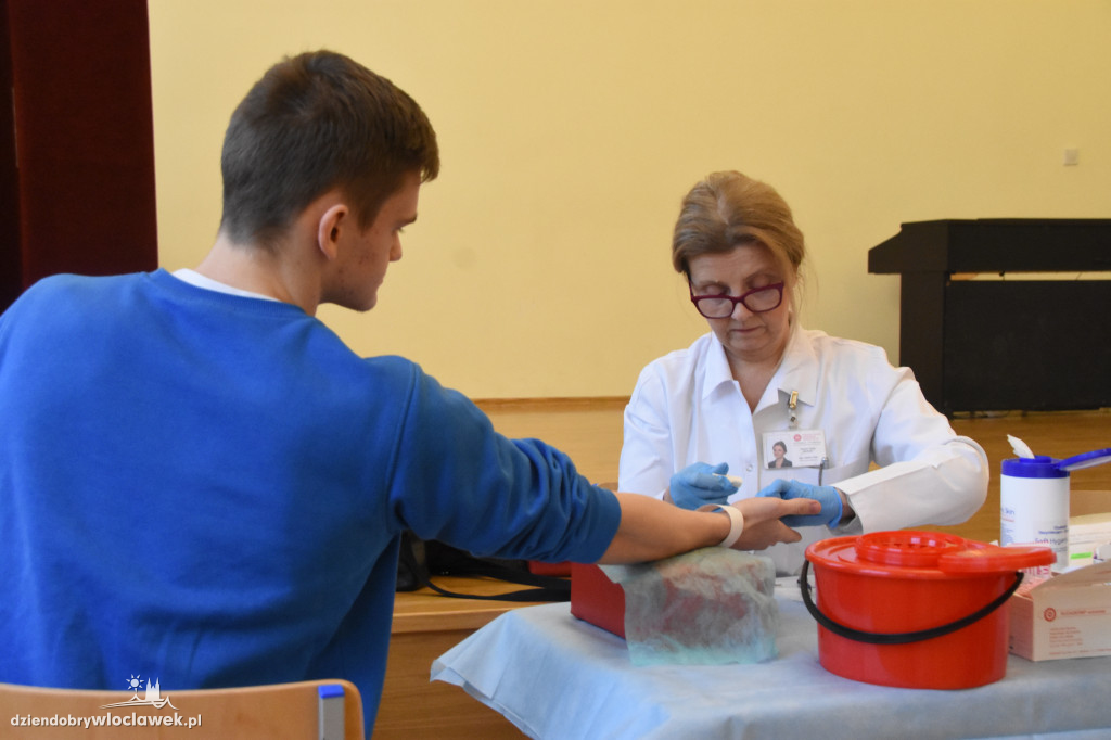 Uczniowie LMK i Długosza oddali krew