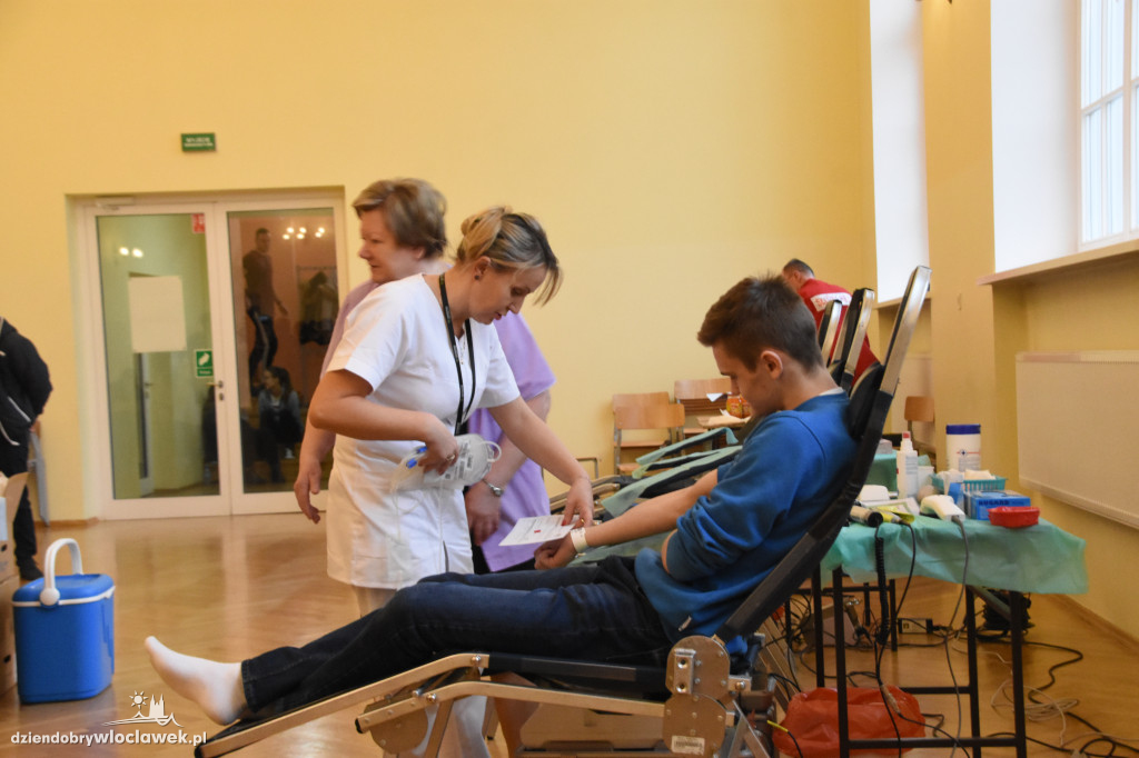 Uczniowie LMK i Długosza oddali krew