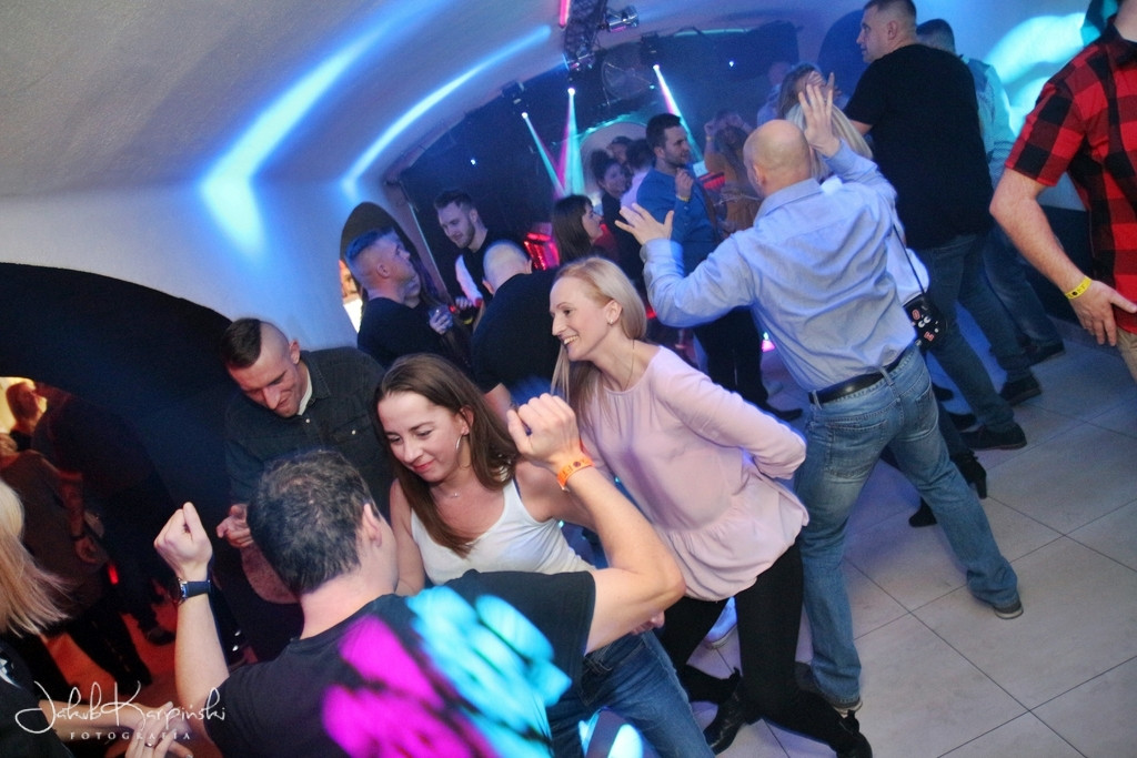 Sobotnia noc w Browar Loft Music & Pub