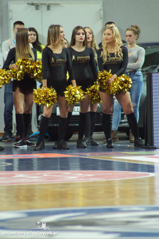 Cheerleaders na meczu ze Stelmetem