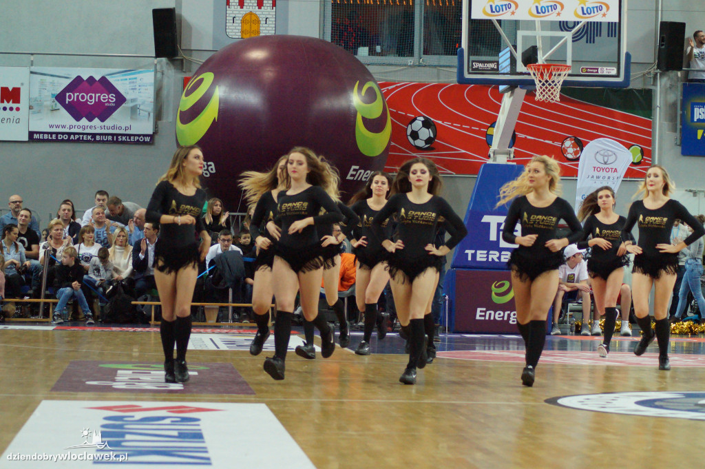 Cheerleaders na meczu ze Stelmetem