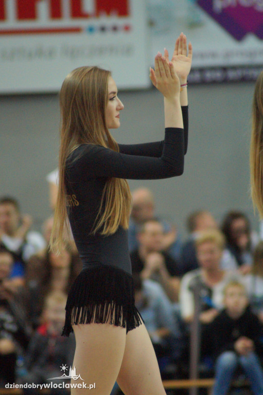 Cheerleaders na meczu ze Stelmetem