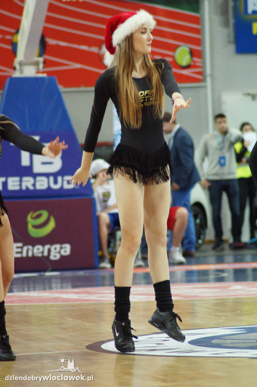 Cheerleaders na meczu ze Stelmetem