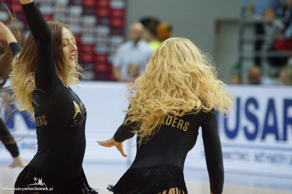 Cheerleaders na meczu ze Stelmetem