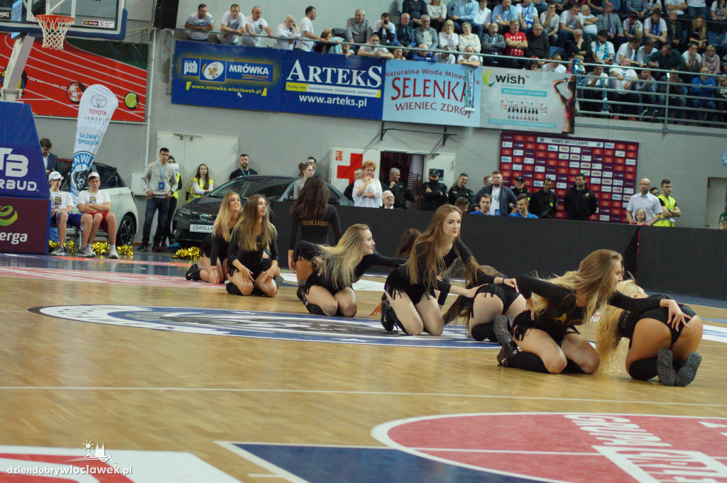 Cheerleaders na meczu ze Stelmetem