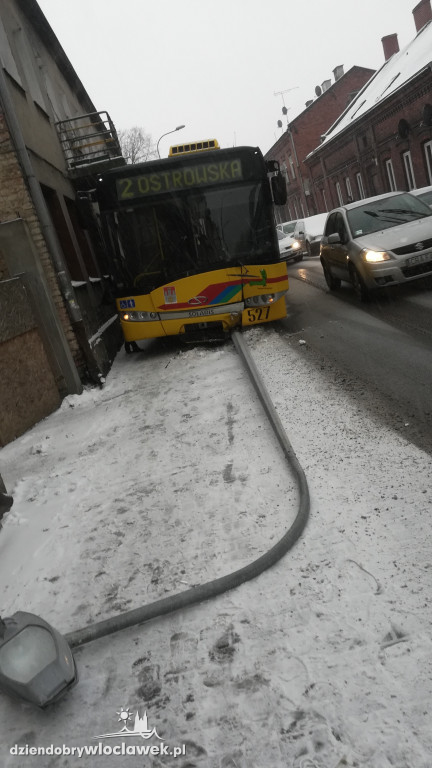Autobus MPK wpadł w poślig na Chmielnej