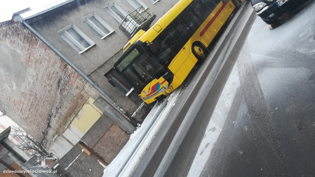 Autobus MPK wpadł w poślig na Chmielnej