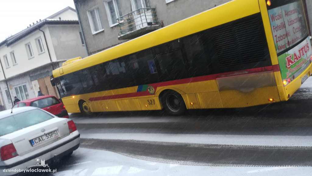 Autobus MPK wpadł w poślig na Chmielnej