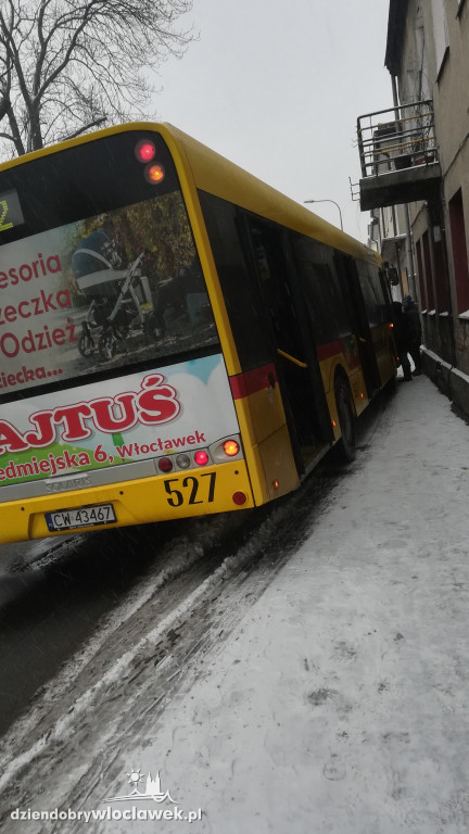 Autobus MPK wpadł w poślig na Chmielnej