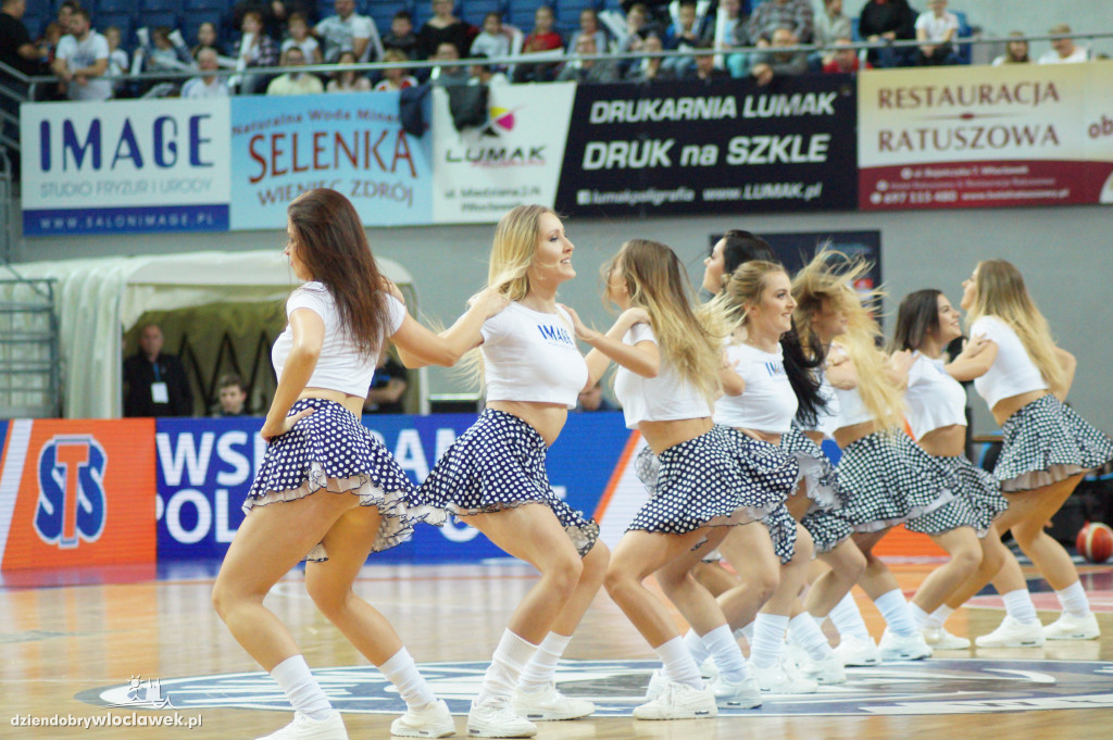 Cheerleaderki na meczu z Avellino