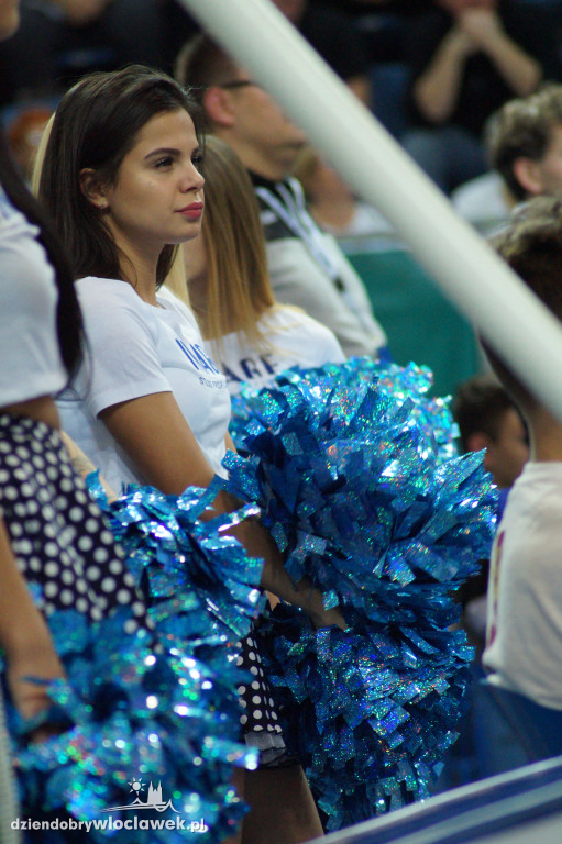 Cheerleaderki na meczu z Avellino