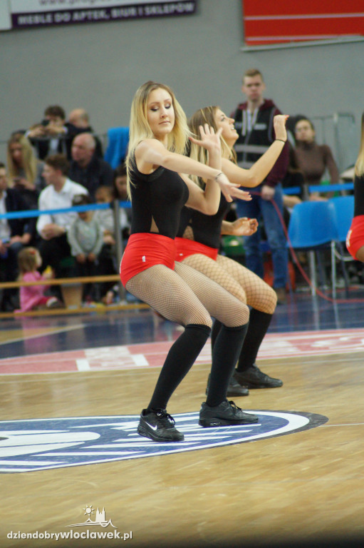 Cheerleaderki na meczu z Avellino