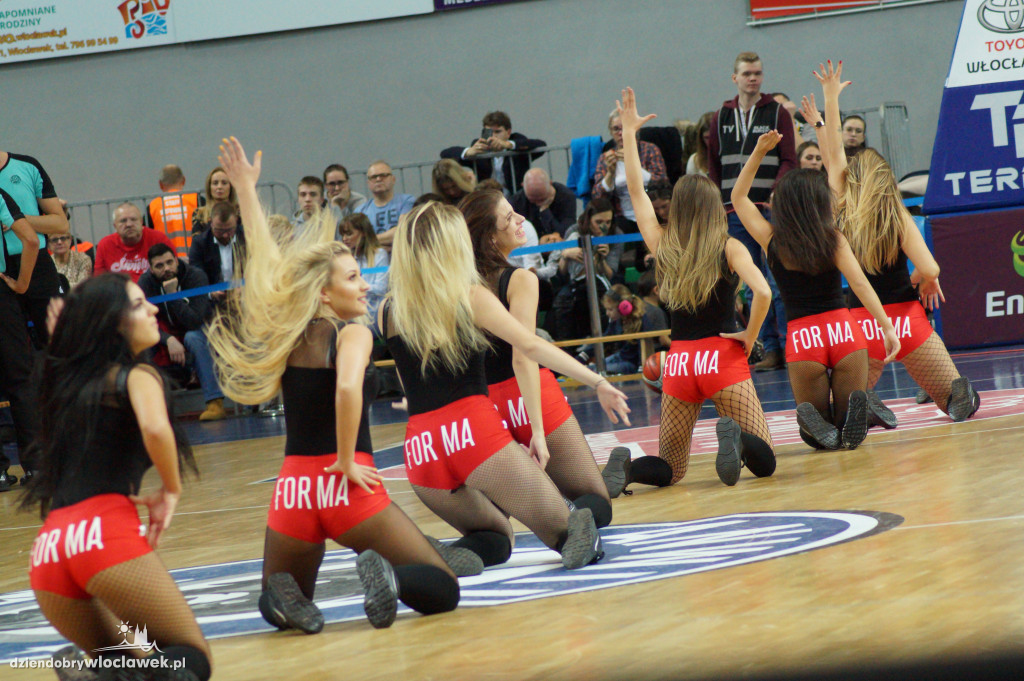 Cheerleaderki na meczu z Avellino