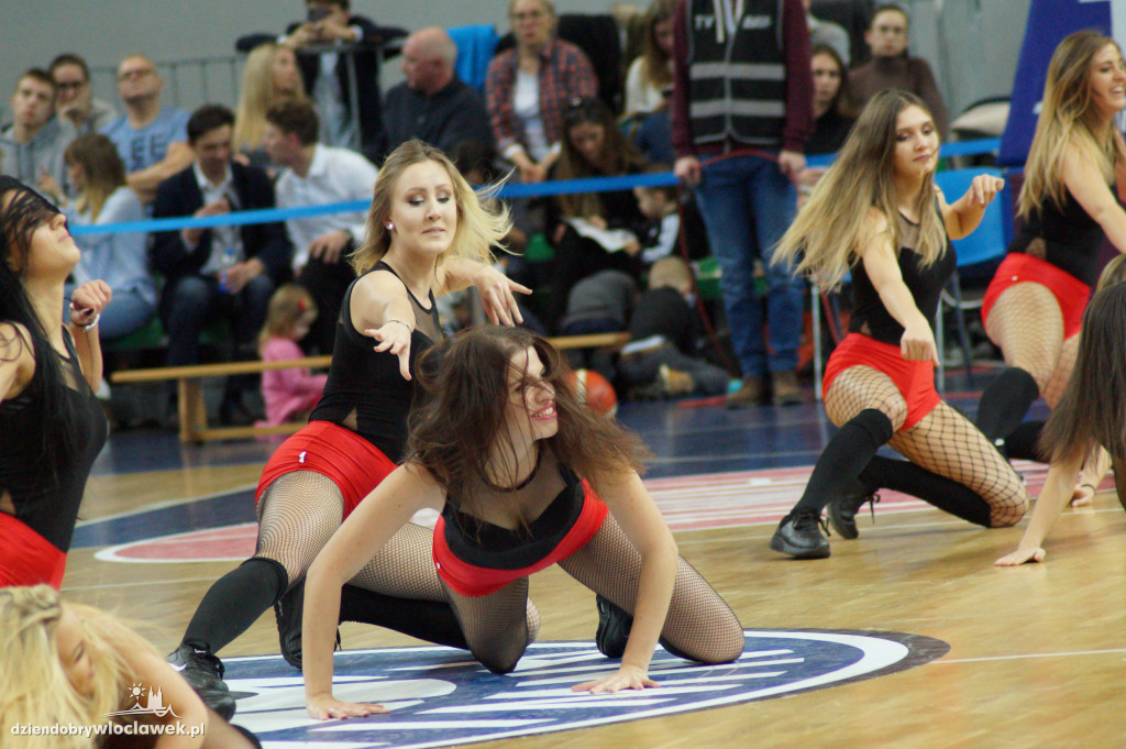 Cheerleaderki na meczu z Avellino