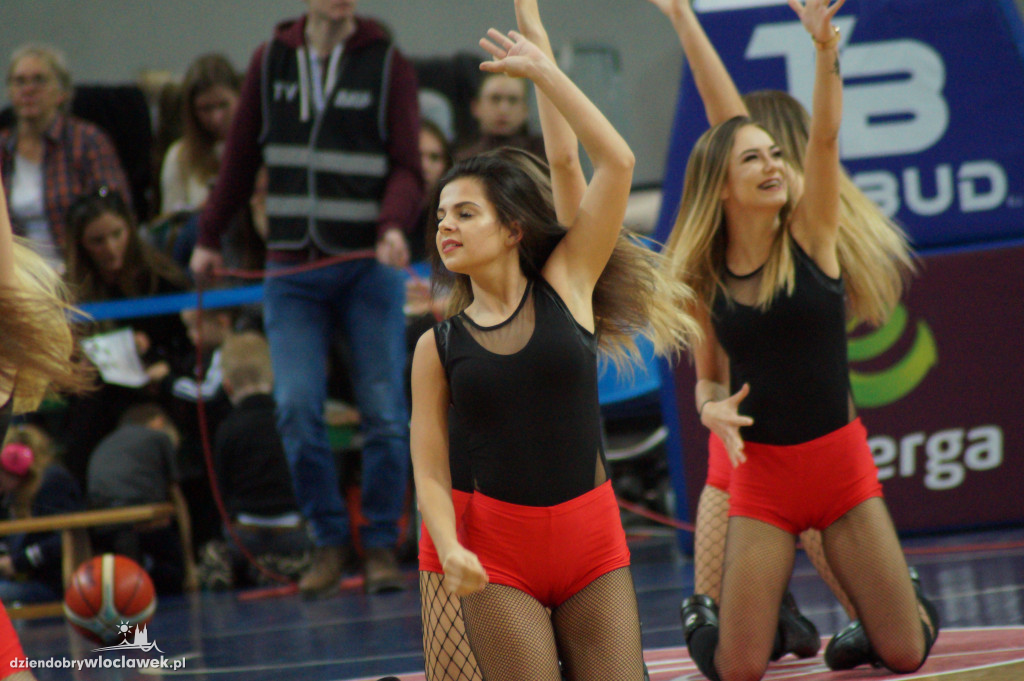 Cheerleaderki na meczu z Avellino